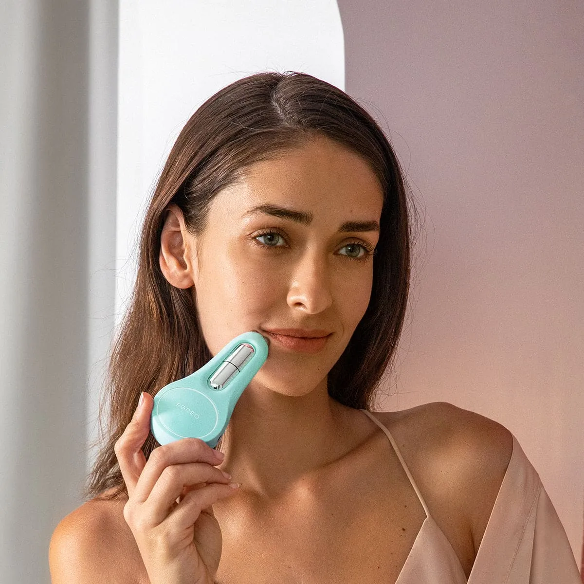 FOREO BEAR™ 2 eyes & lips Microcurrent Line Smoothing Device